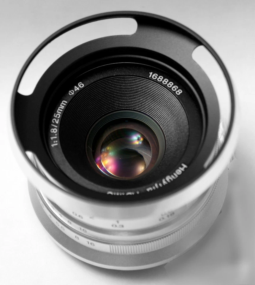 7artisans 25mm F1.8 Manual Focus LENS Silver f/Panasonic Olympus Micro 4/3 Cmr. - Image 2 of 3