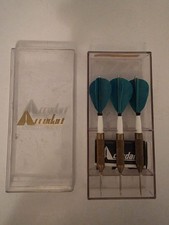 Vintage Accudart Solid Green Feather Set Of Darts