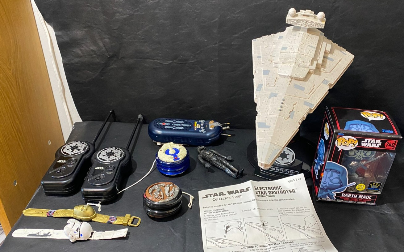 Fleet Star Destroyer W/ Bonus Yo-yo Communicator & Funko Pop