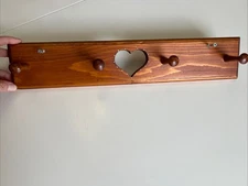 Vintage 18” Wooden Heart Cutout Wall Hanging Coat Rack With 4 Pegs Farmhouse
