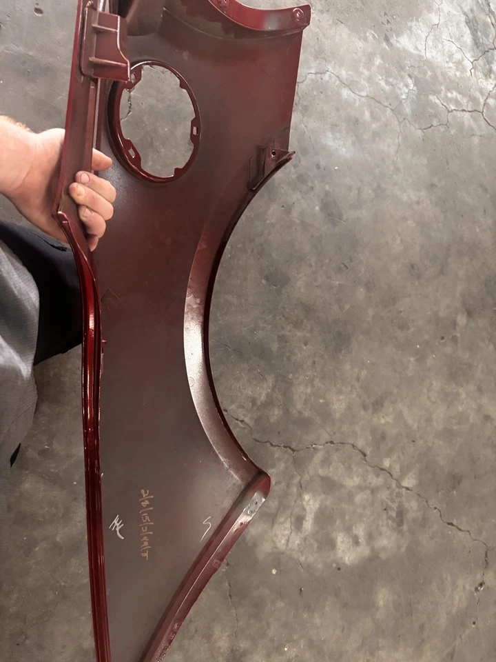 Guardabarros trasero izquierdo Chevrolet Corvette C7 2014-2019 OEM azul almirante Foto 3 de 4