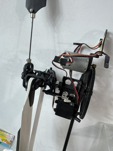Lot Of 2 Esky Honeybee RC Helicopter Plus Spare Parts B - Picture 9 of 15