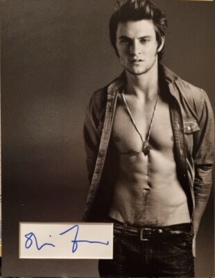 SHILOH FERNANDEZ signiertes 14x11 Foto Display BÖSE TOT & ROTKÄPPCHEN COA