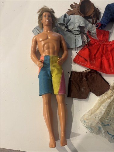 Huge Lot Vintage Barbies and Ken from 1960s And Lots Of Clothes - Bild 2 von 8