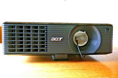Acer X1213 3d Beamer gebraucht,DLP Projektor 1024x768 /3200A