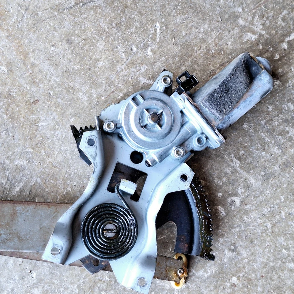 1992-1996 BUICK ROADMASTER WAGON Front Passenger Power Window Motor/Regulator - Image 3 of 4