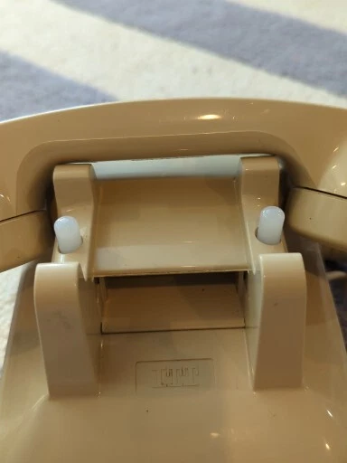 Vtg. Cortelco/ITT #250044-MBA-20F Push Button Phone - Image 3 of 4