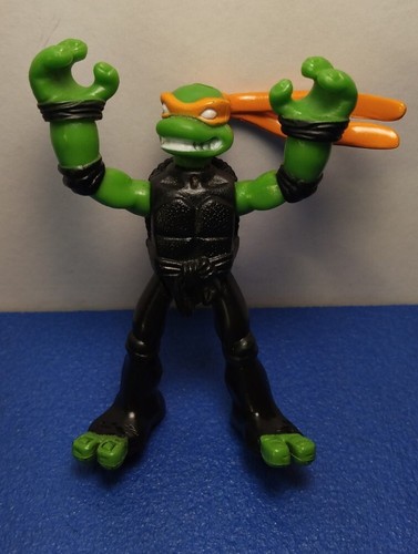 Personaggio Playmates Teenage Mutant Ninja Turtles 2007 *Michelangelo* con skateboard - Foto 7 di 10