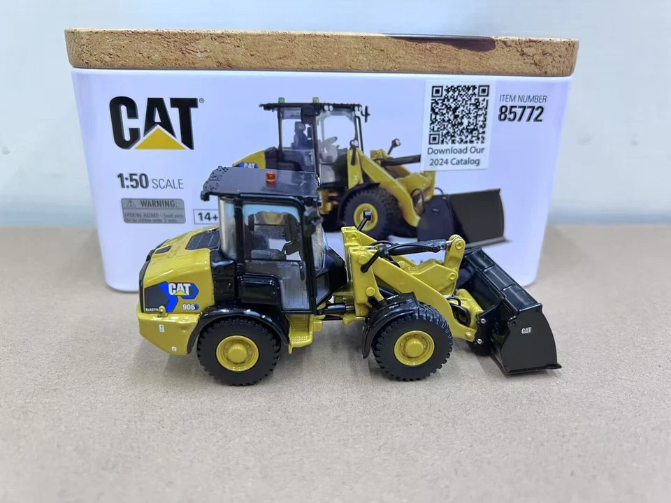 Caterpillar Cat 906 Compact Electric Wheel Loader 1:50 DieCast Masters DM 85772 - Image 4 of 4