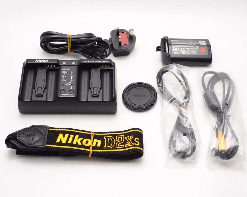Nikon D2Xs 12.4MP Digital SLR Camera Body Boxed Very Low Shutter Count 9805, photo 2 of 5