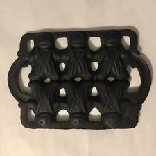 Vintage Cast Iron 6 Slot Gingerbread Man Christmas Holiday Candy Cookie Mold