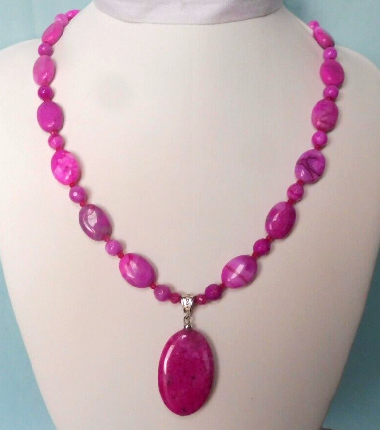 Collier en Agates roses de 45cm pour sublimer vos tenues de mariage ou de soiree