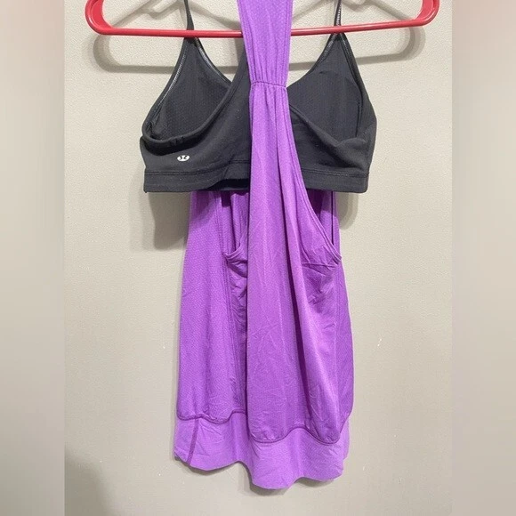 Camiseta sin mangas Lululemon No Limits púrpura y negra para mujer talla 6 Foto 2 de 4