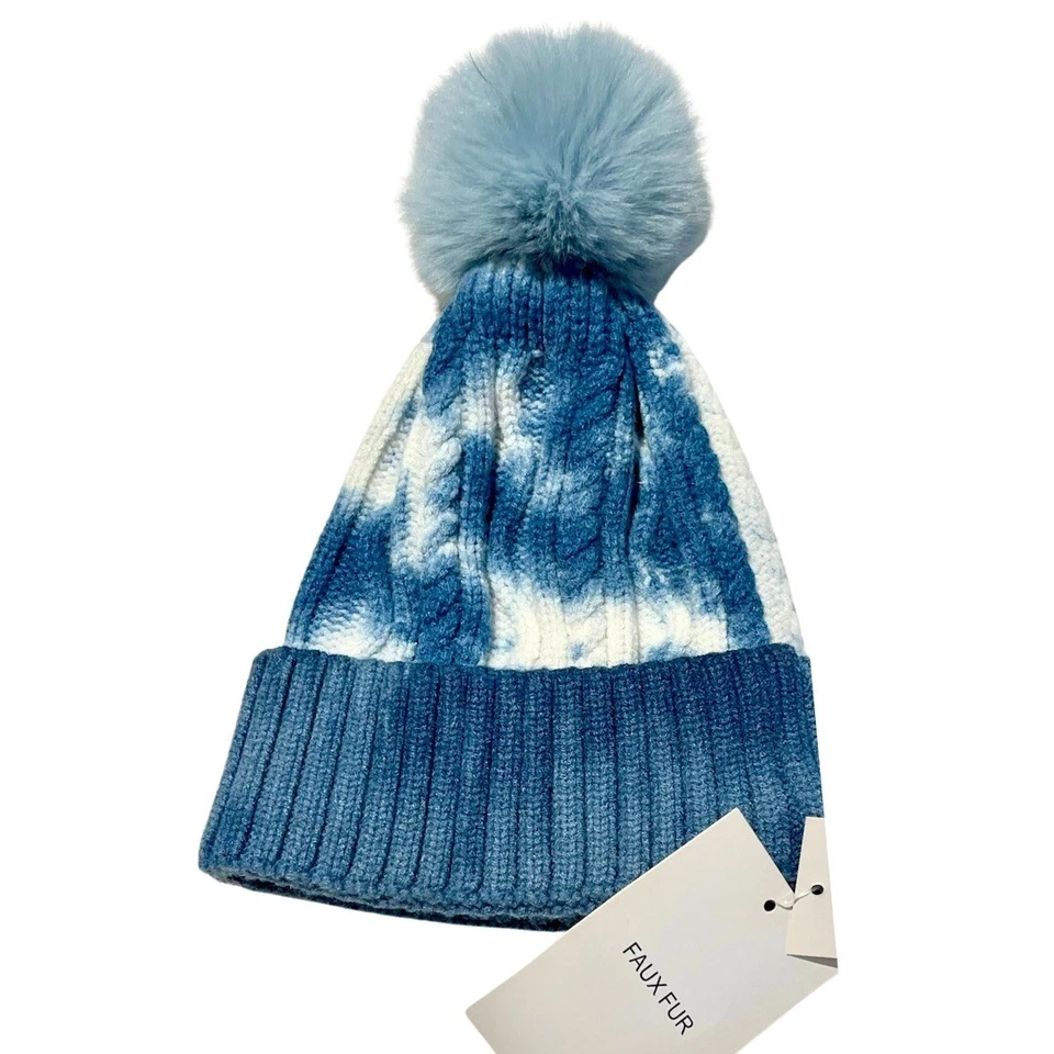 Gorro Adrienne Landau Tie-Dye con piel sintética Pom Azul Blanco OS NUEVO CON ETIQUETAS PRECIO DE VENTA SUGERIDO POR EL FABRICANTE $75 Foto 2 de 2