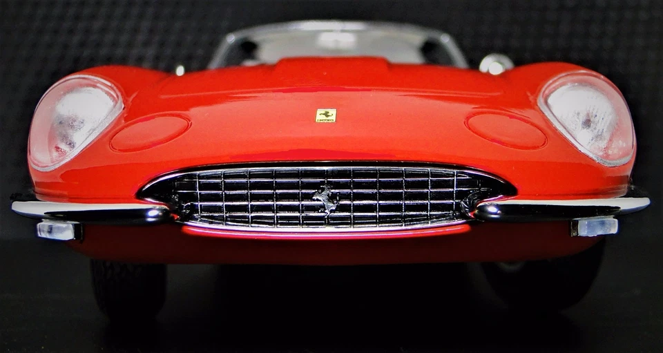 Carro de carreras Ferrari 24Le Mans Racing 12Racer carrocería de metal personalizada 1 modelo 18 carrusel rojo Foto 4 de 4