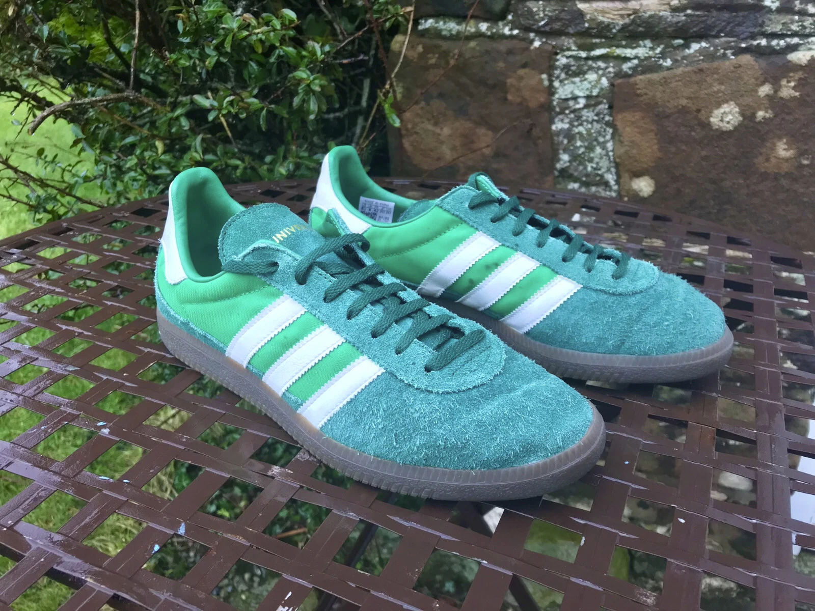 Adidas Universal verde scuro e bianco sporco