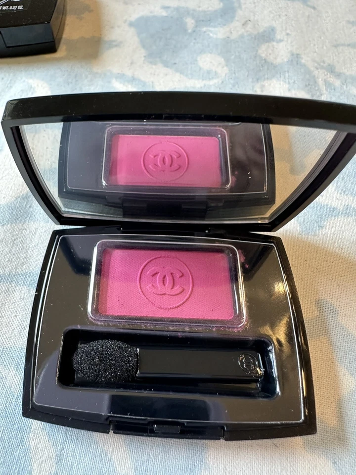 New Chanel Soft Touch Eyeshadow Ombre Essentielle 108 Exaltation (Deep Pink) - Image 2 of 4