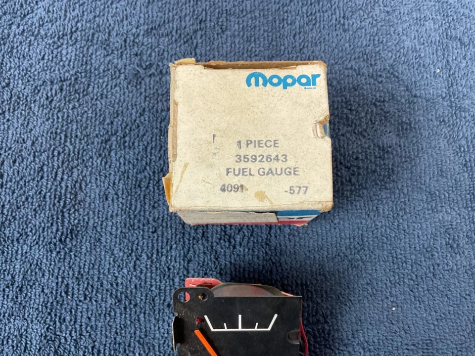 Nuevo de Lote Antiguo Mopar 74 75 76 77 78 Chrysler Imperial New Yorker Combustible Gas Medidor con Luz Foto 3 de 4
