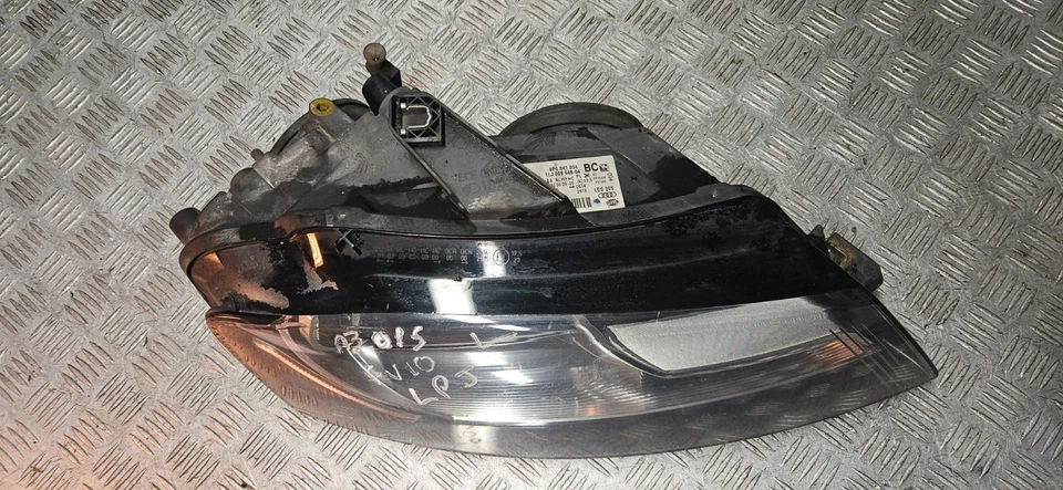 Audi A3 TDI sport 2010 O/S headlight driver right hand side headlamp - image 4 of 4
