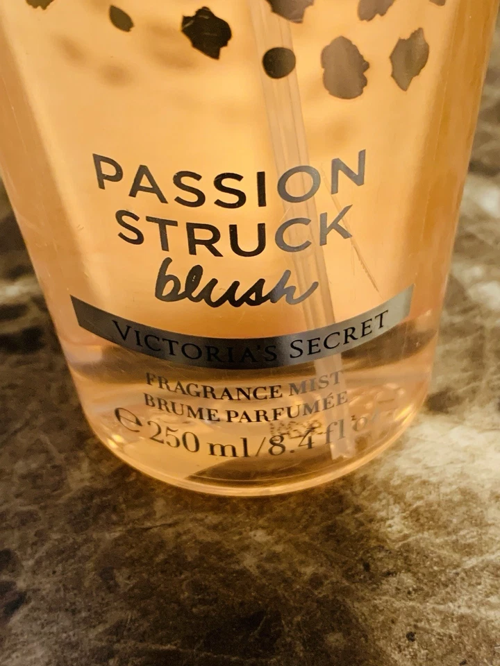 Victoria's Secret PASSION STRIKE BLUSH Fragancia Cuerpo Niebla 8.4 OZ Foto 2 de 4