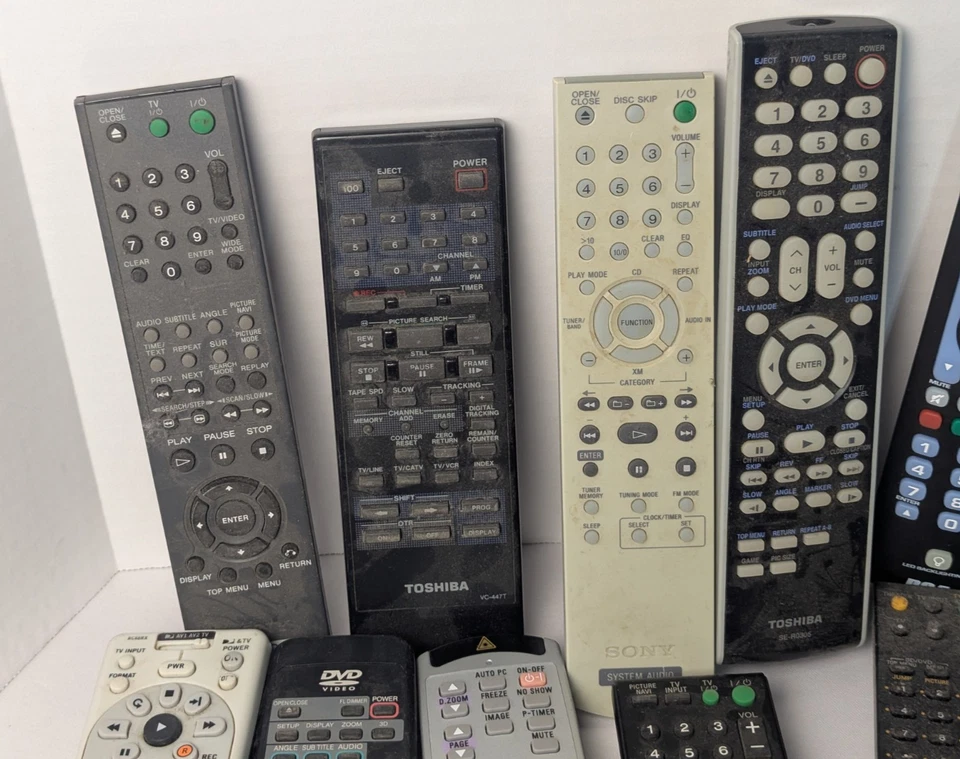 Lot of 39 Remote Controls Untested Unsorted Toshiba Sony Sanyo Emerson - Image 2 of 4