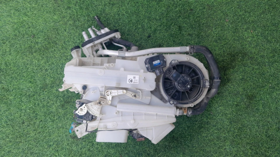 LEXUS LX570 2016-2021 evaporador de calor trasero aire acondicionado con soplador 87030-60080 OEM Foto 2 de 4