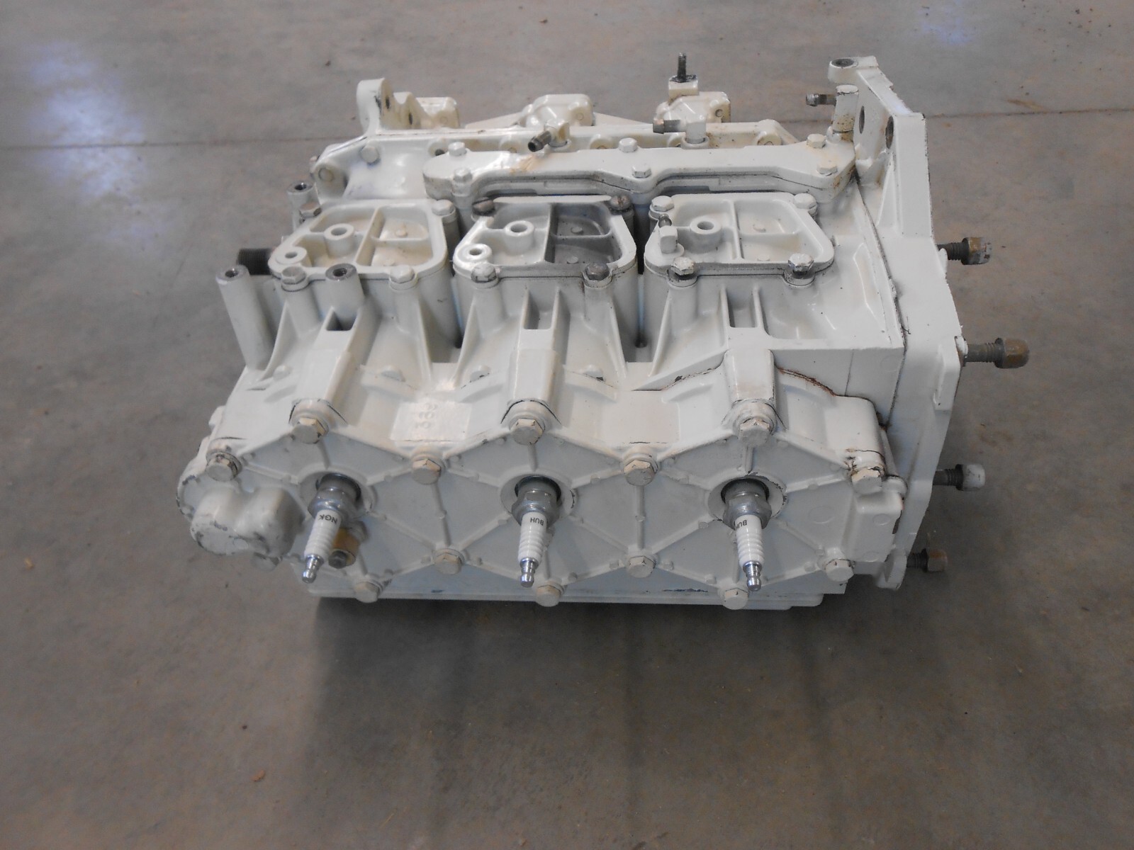 A404010-1 Chrysler 1972 70hp 707HE Outboard Crankcase Powerhead 120/120/125 (E3)