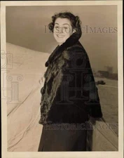 1939 Press Photo Miss Betty Holmes arrives on S.S. De Grasse from London