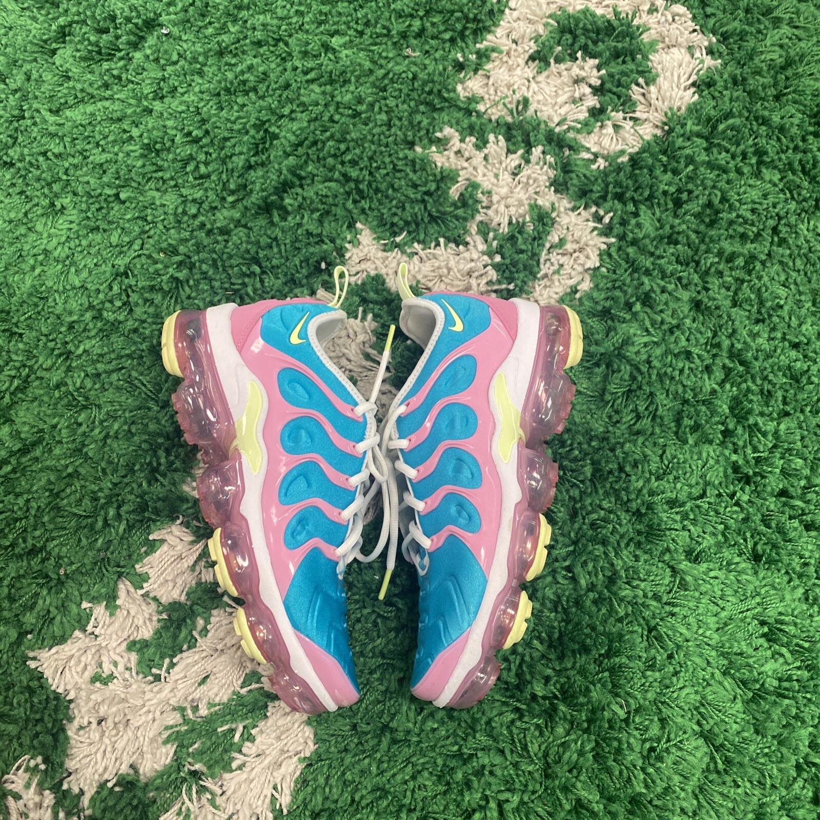 nike vapormax plus easter