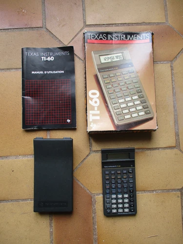 CALCULATRICE TEXAS INSTRUMENTS  TI 60 +ETUI +  MANUEL+BOITE BOXED
