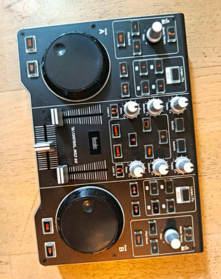 Hercules DJ Control MP3 e2 2-Deck-Controller 2-Kanal Tischgerät Schwarz Loops/Fx