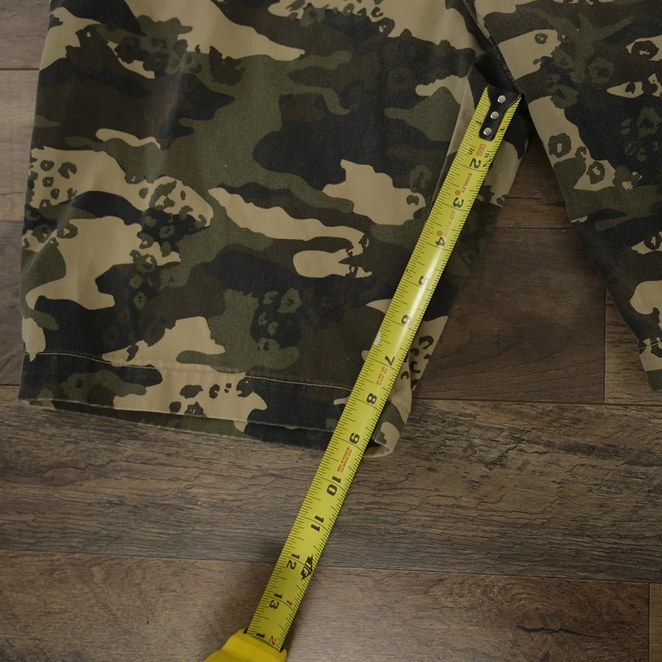 VOLCOM Corpo Class Men’s 33w. Green Camouflage Casual Chino Shorts W/Pockets - Image 4 of 4