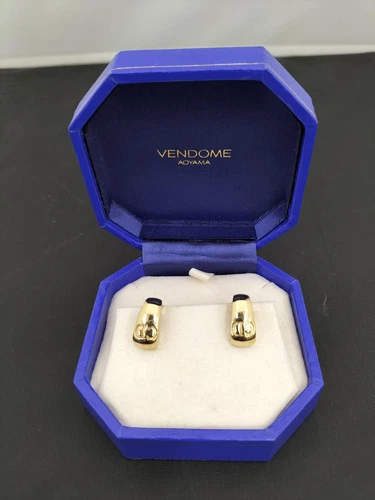 Boucles d'oreilles CHRISTIAN DIOR du Japon