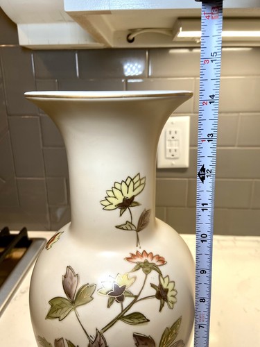 ANDREA by SADEK Vintage Asian Porcelain Vase, Japan, Cream & Floral, 14.25” Tall - Picture 3 of 19