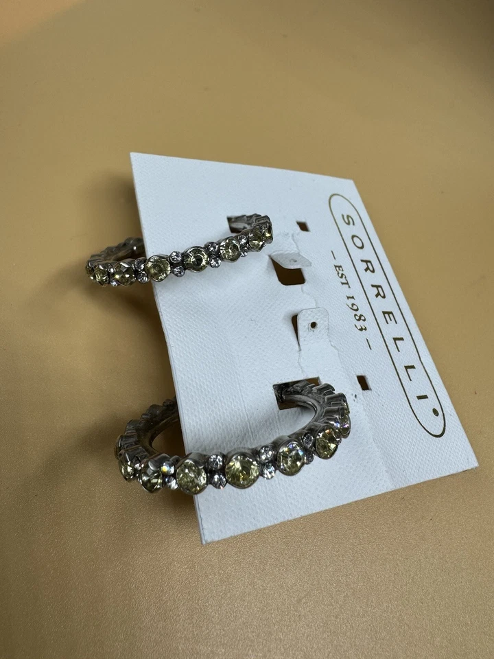 Классические серьги-кольца Sorrelli с большими кристаллами бледно-желтые и прозрачные камни - Изображение 2 из 4