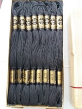 art 117 filo da ricamo moulinè DMC col 413 grigio scatola da 24 matassine