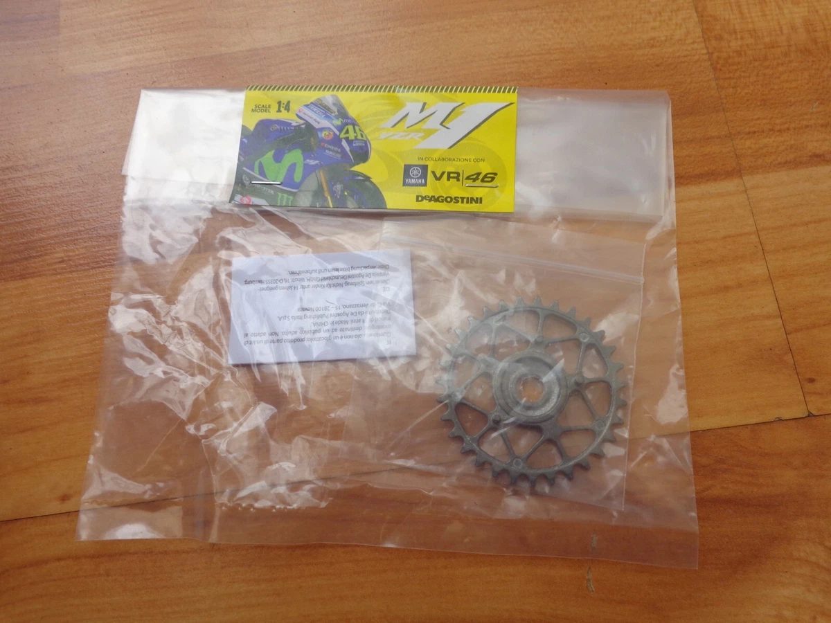 1/4 DEAGOSTINI YAMAHA YZR-M1 VALENTINO ROSSI PART ISSUE 77 REAR