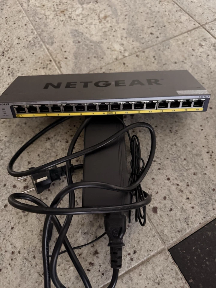 NETGEAR GS116LP 16-Port PoE Gigabit Switch 19“ Kit
