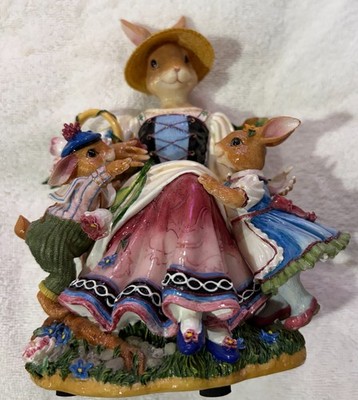 Dreaming Of Home And Mother Rabbit Music Box Figurine Resin Bunny Family 