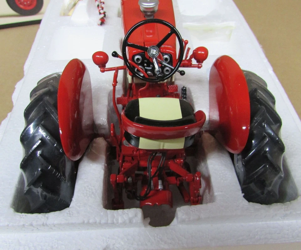 Ertl Precision 19 Farmall 560 Diesel Tractor NIB #14276 1/16 2003 - Image 4 of 4