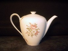 Eine seltene KPM Krister große Teekanne Kaffeekanne / Tea pot Rose Blumen Design