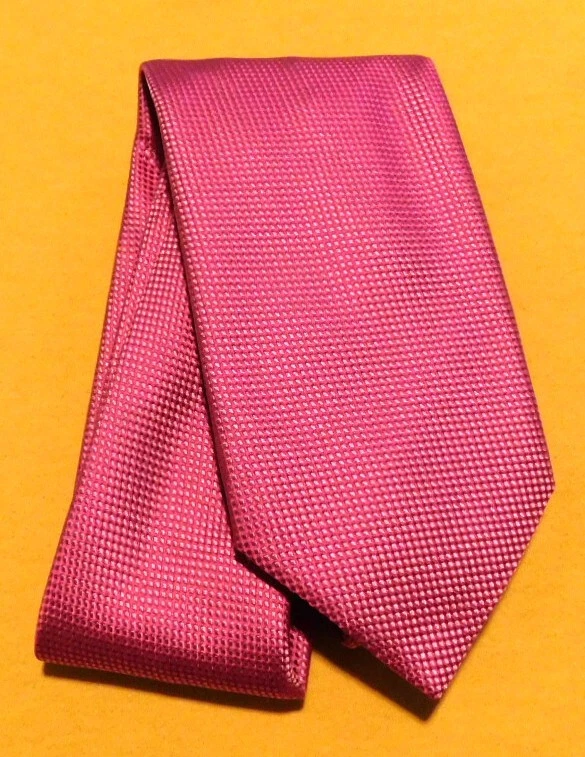 CORBATA CON MOTIVO DE PUNTOS ROSAS/ROJOS DE TOOMAS ROSA HECHA EN INGLATERRA - CORBATAS PARA EL CUELLO - CORBATAS DE DISEÑADOR. Foto 2 de 3