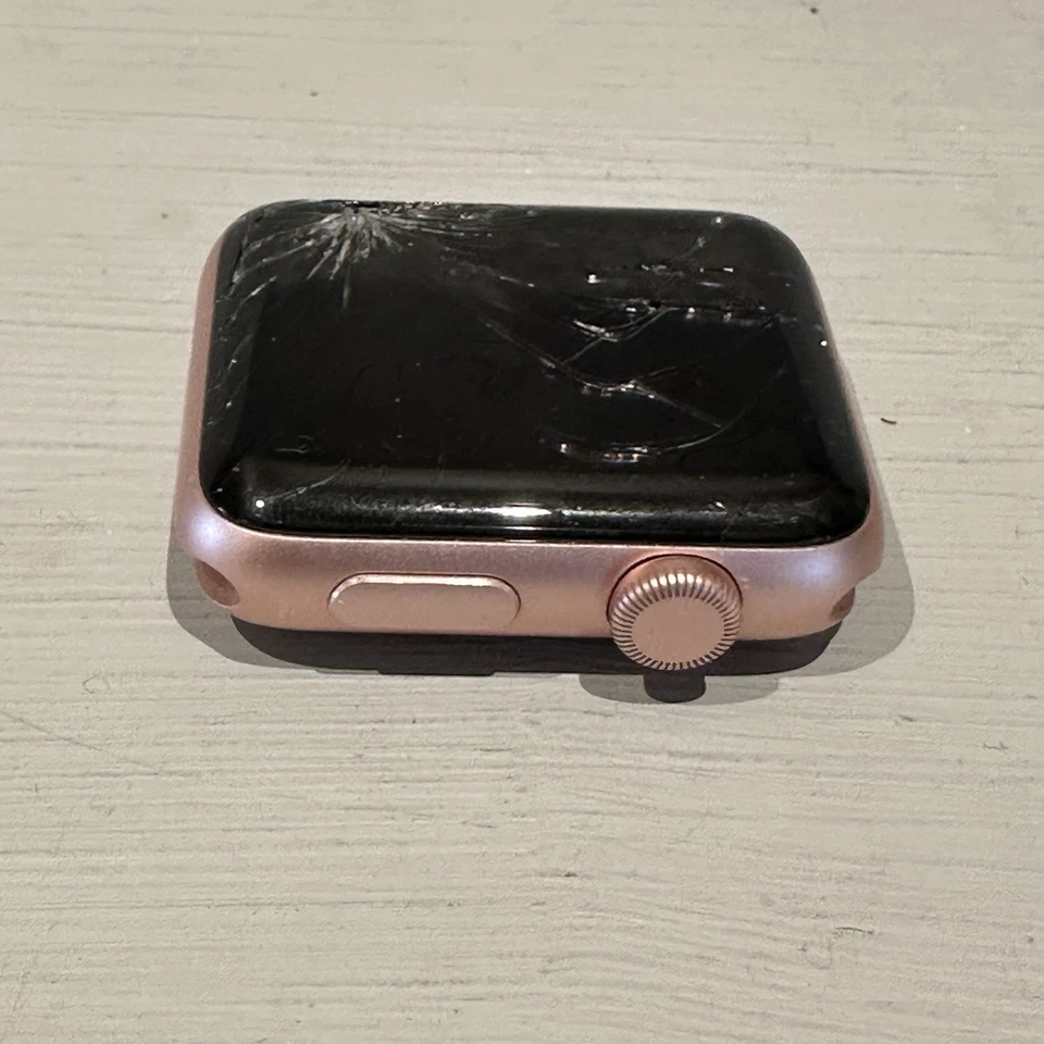 Apple Watch Series 2 42 mm oro rosa aluminio - enciende - sin código de acceso - grieta Foto 3 de 4