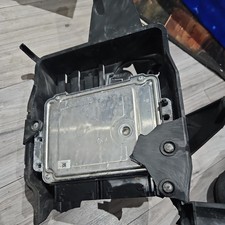 Ford Focus Engine Control Unit Ecu Cv61-12a650-amc Cv6a-12b684-bb 0261s08810