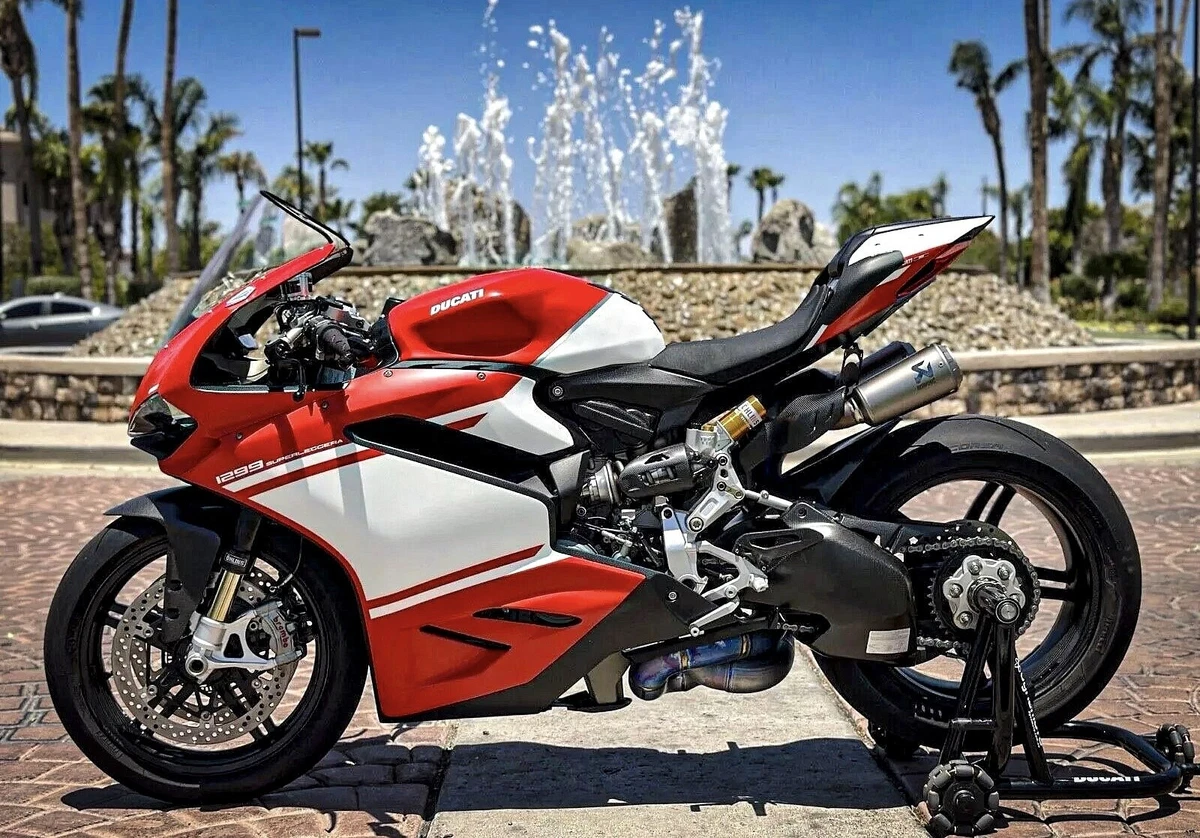 2017 Ducati 1299 SuperLeggera - left side