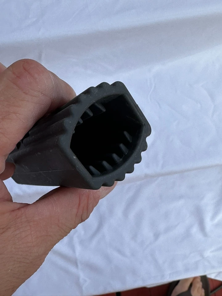 Pampered Chef Silicone Brilliance Pan Handle Protector, Safe Grip for Pans - Image 3 of 4