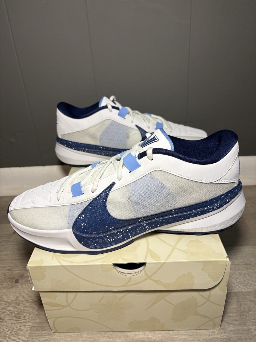 Size 15 Villanova Nike player edition Greek Freaks Giannis Antetokounmpo broke out the Villanova Nike Zoom  main image 3