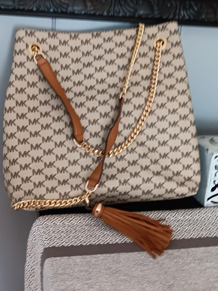 MICHAEL KORS Jet Set Signature Shoulder Tote, Beige W/Tassel - Image 4 of 4