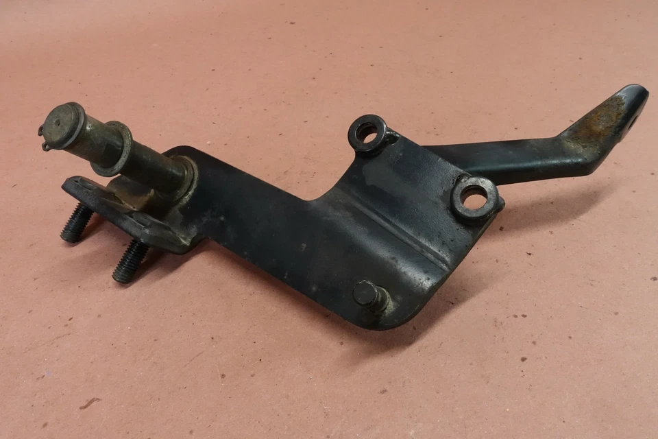 Suporte de montagem de pedal de freio dianteiro direito Yamaha Road Star XV1700 2002-2009 - Imagem 2 de 4