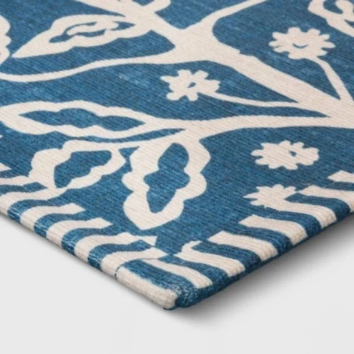 Alfombra 1'8"x2'10" azul floral - umbral Foto 3 de 4